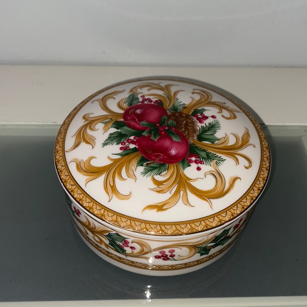 Mikasa Holiday Orchard Lidded Porcelain Trinket Box